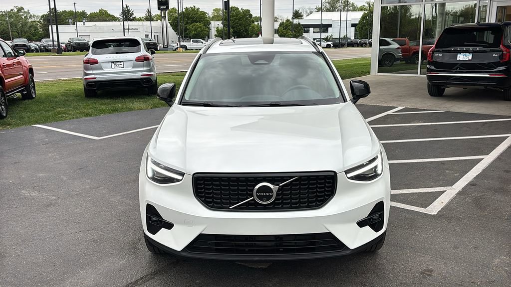 Certified 2026 Volvo XC40 B5 Plus AWD/4WD image 5