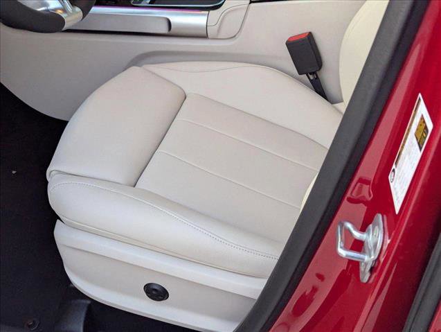 New 2025 Mercedes-Benz GLB 250 4MATIC image 4