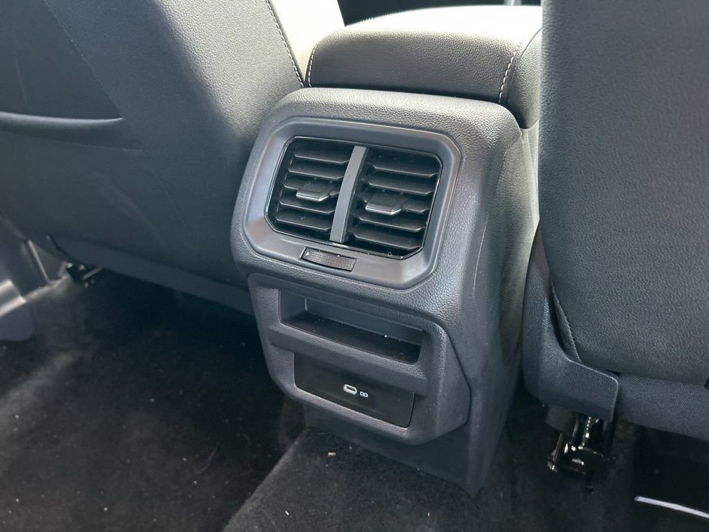 Certified 2025 Volkswagen Taos SE image 43
