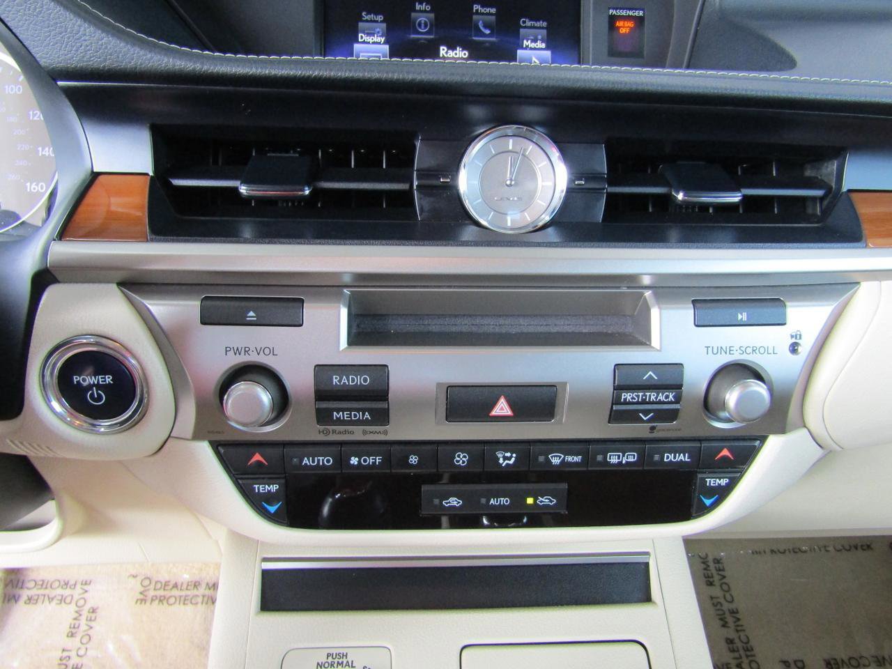 Used 2015 Lexus ES 300h w/ Premium Package w/Bamboo Trim FWD image 19