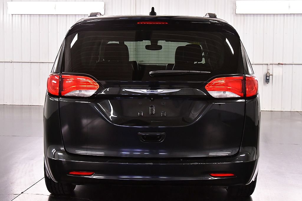 Used 2020 Chrysler Voyager Lxi FWD image 6