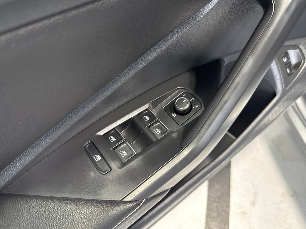 Used 2024 Volkswagen Jetta SE FWD image 14