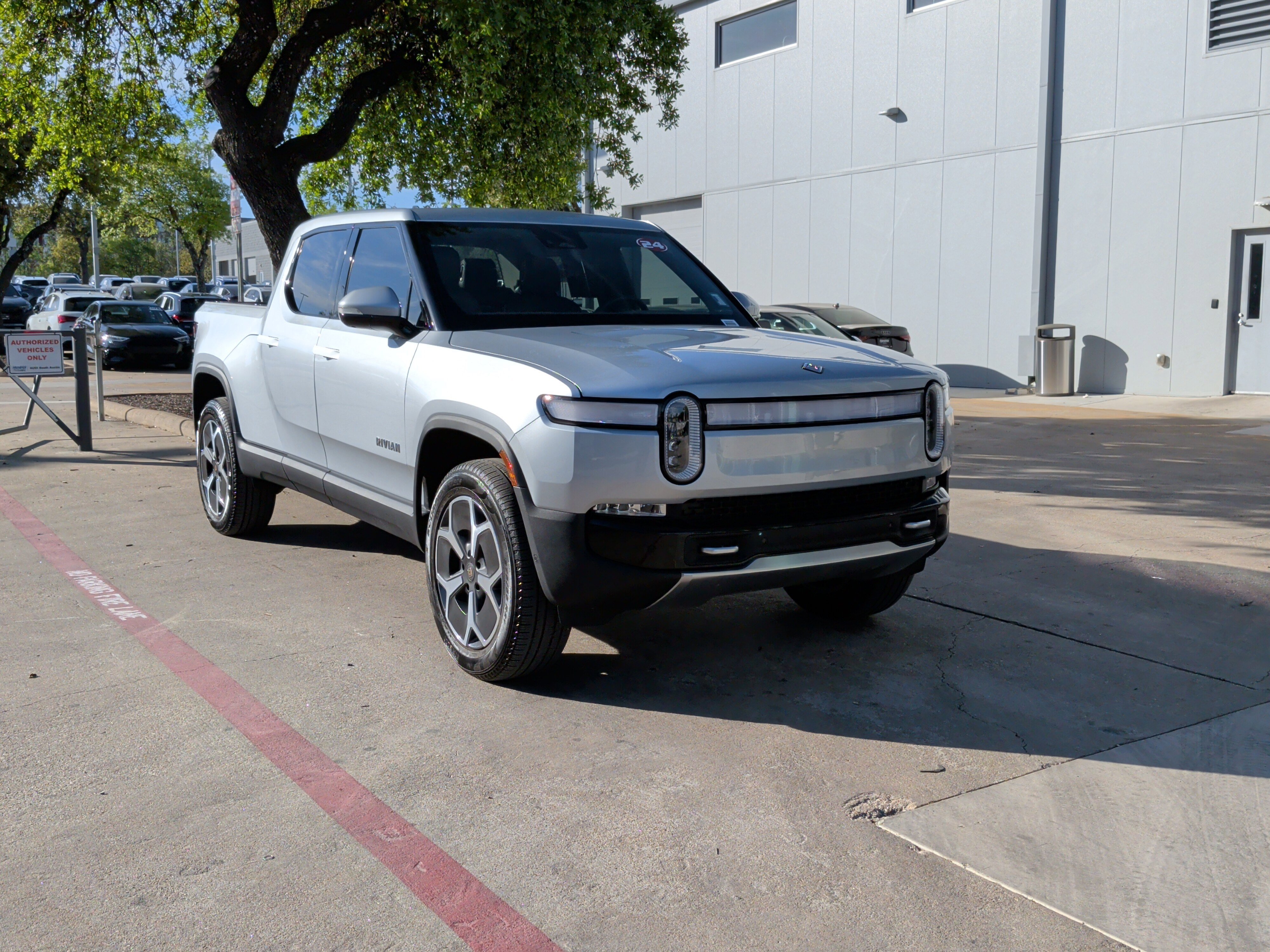 Used 2024 Rivian R1T Adventure image 2