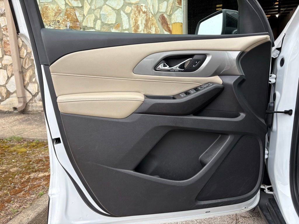 Used 2023 Chevrolet Traverse LS image 16