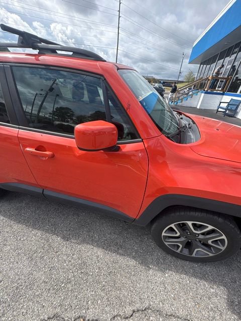 Used 2016 Jeep Renegade Latitude FWD image 16