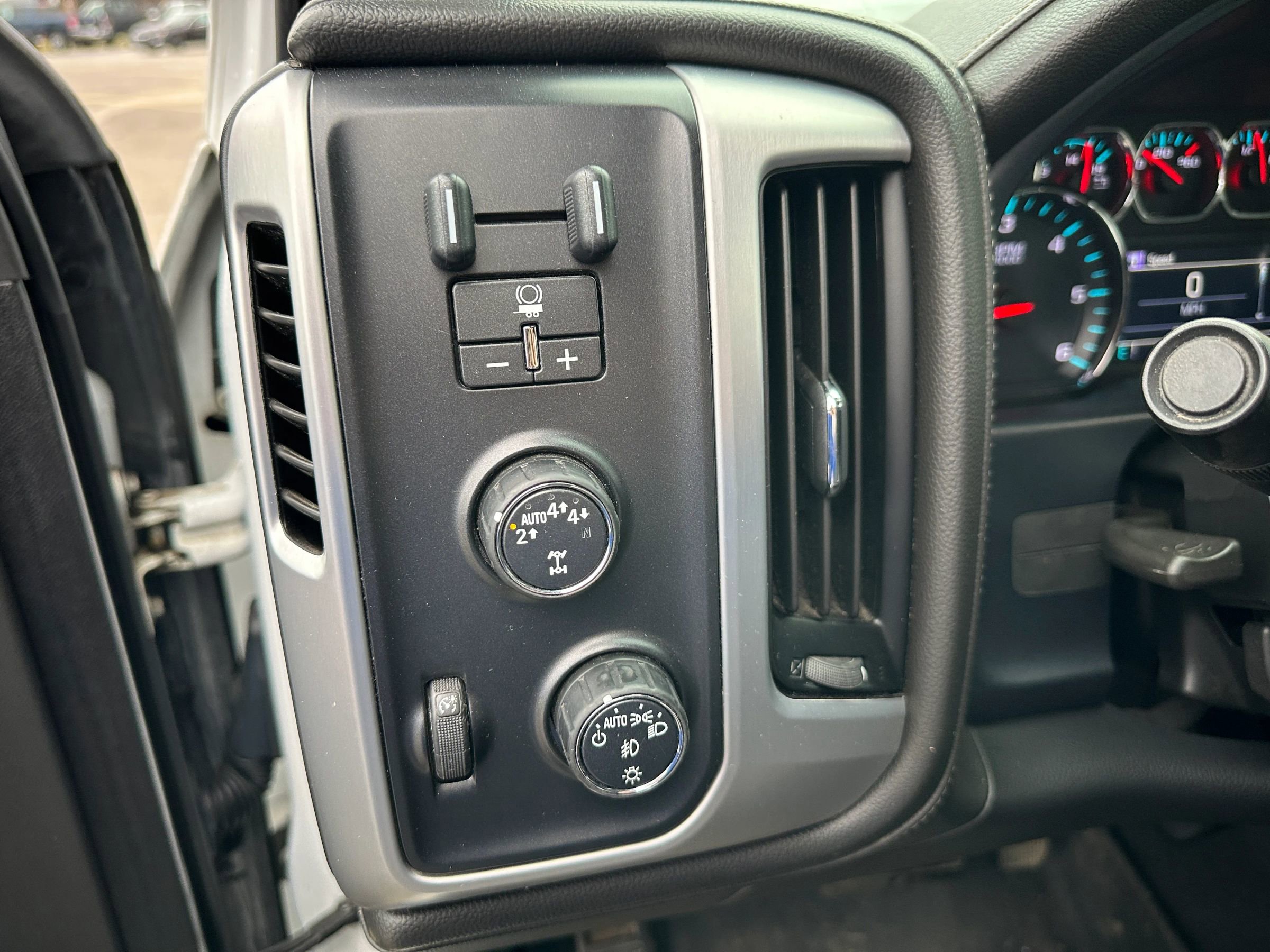 Used 2019 GMC Sierra 1500 SLE w/ SLE Value Package image 11