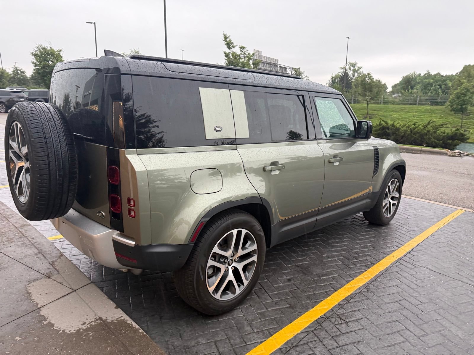 Used 2023 Land Rover Defender 110 SE AWD/4WD image 5