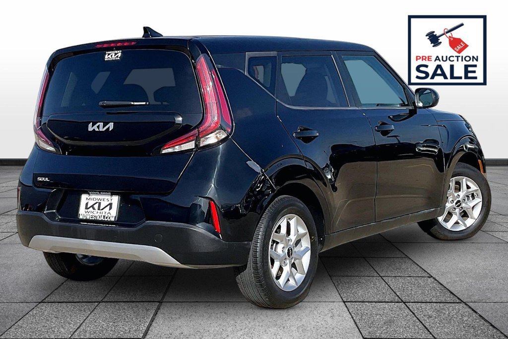 Used 2025 Kia Soul LX w/ LX Technology Package FWD image 12