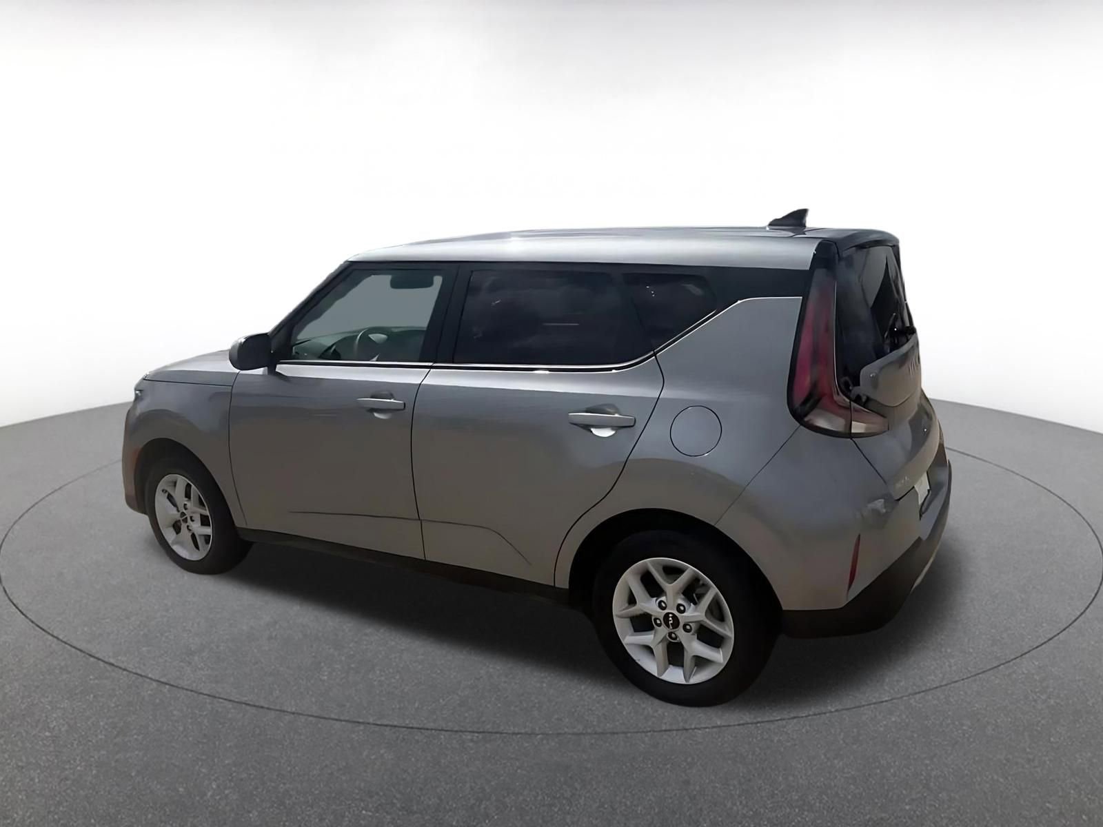 Used 2025 Kia Soul LX w/ LX Technology Package FWD image 10