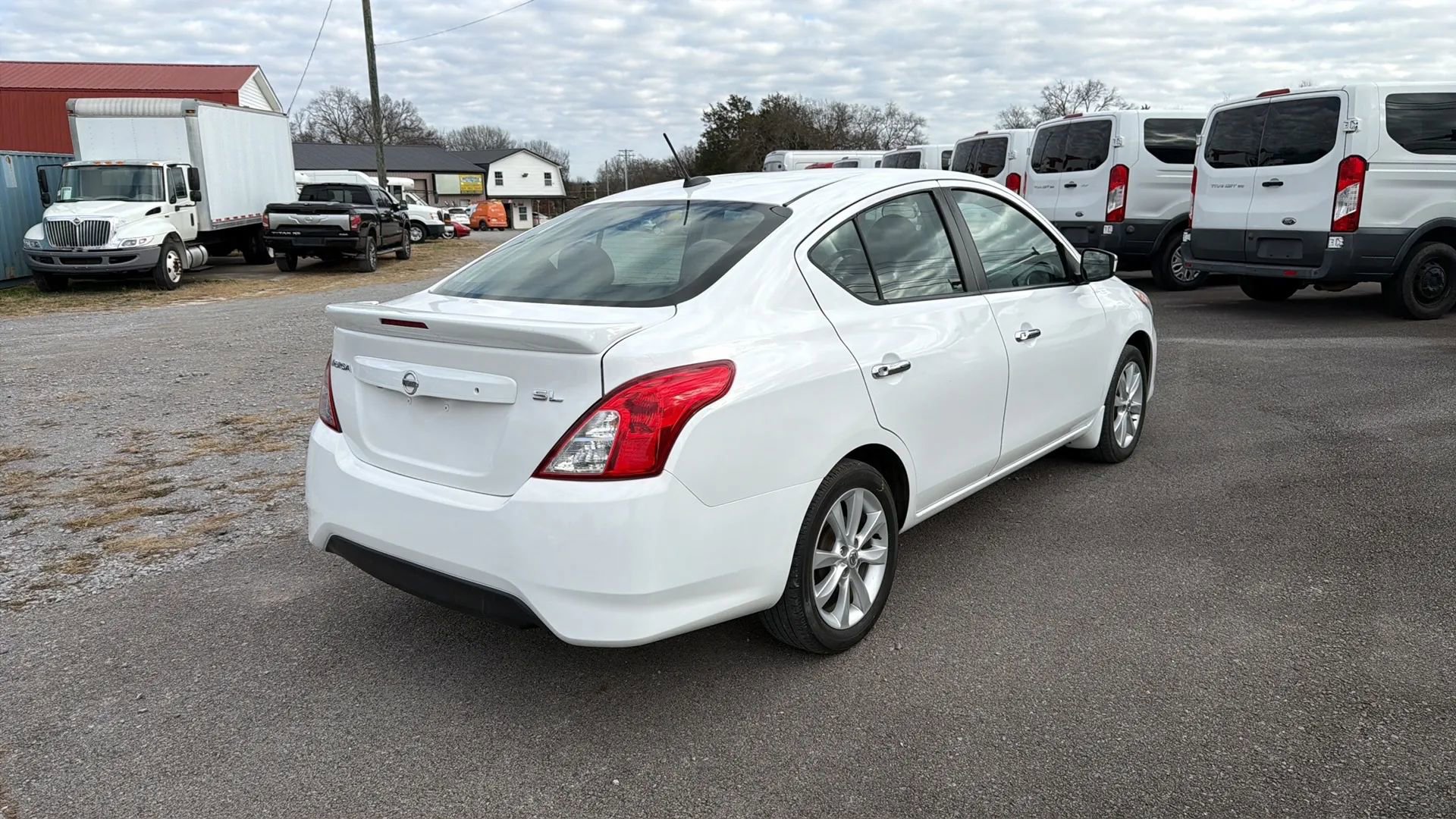 Used 2017 Nissan Versa SL image 4