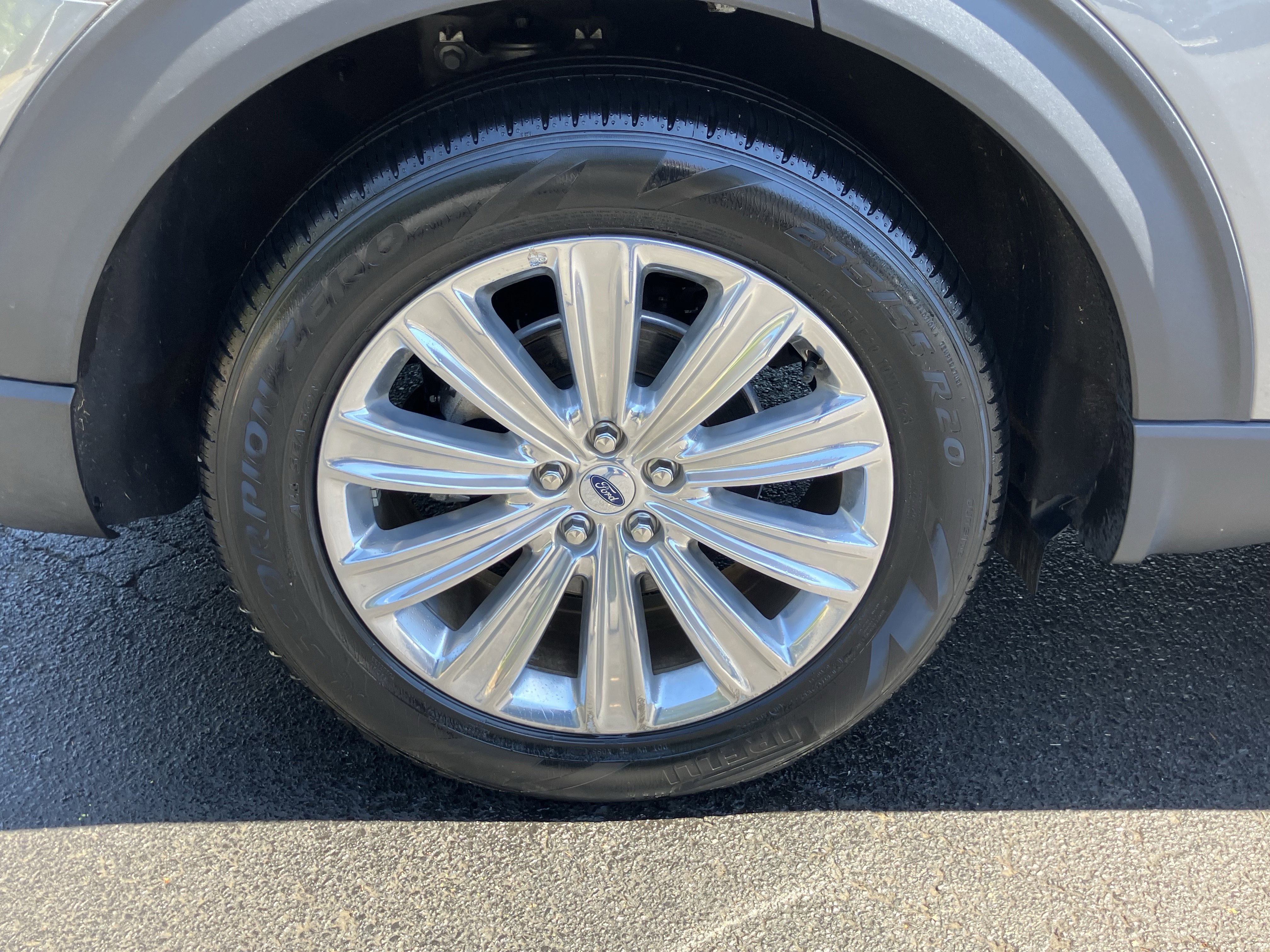 Used 2023 Ford Explorer Limited w/ Limited Technology Package RWD image 13