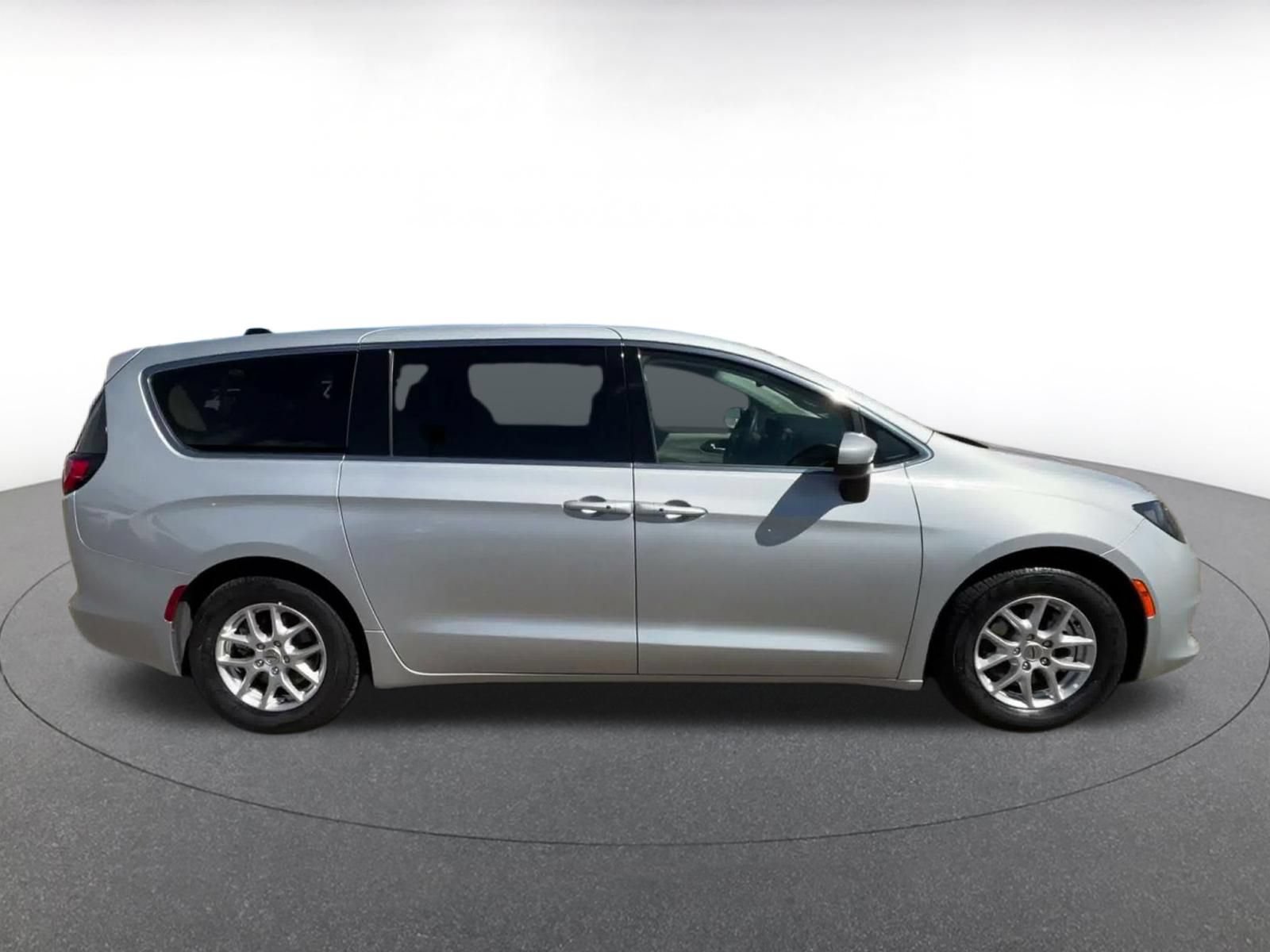 Used 2023 Chrysler Voyager LX FWD image 15