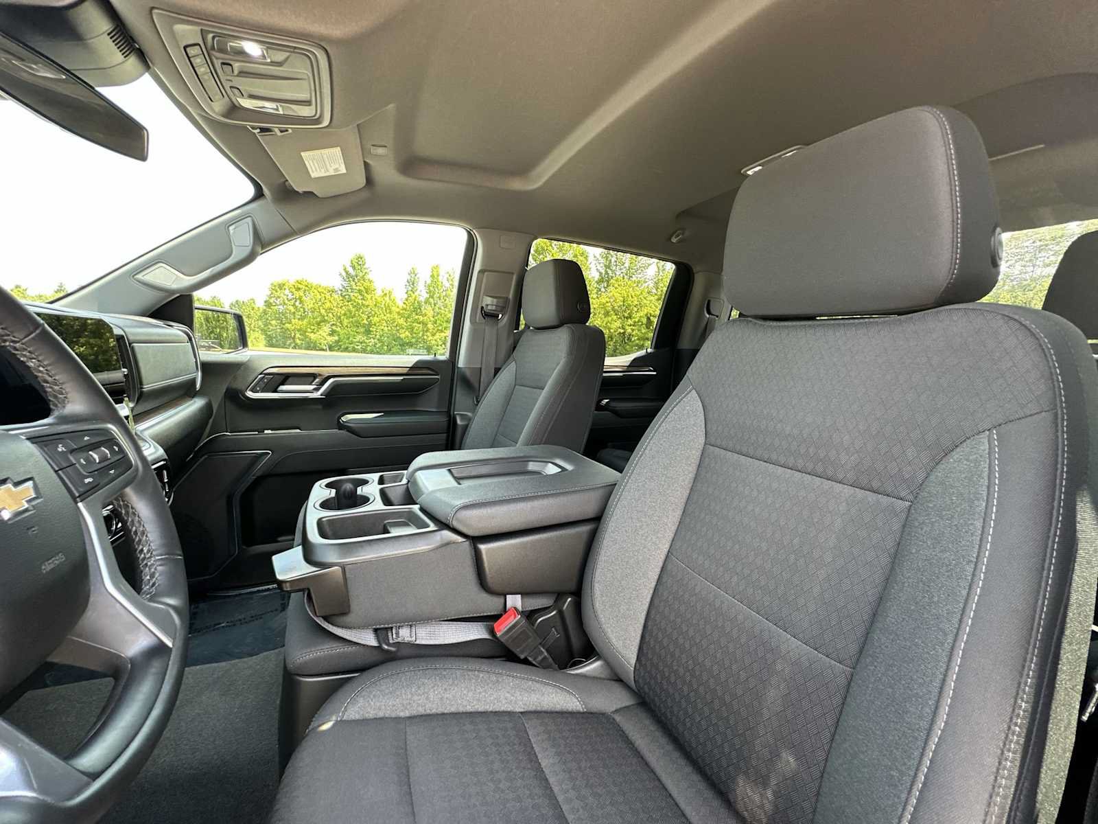 Used 2023 Chevrolet Silverado 1500 LT AWD/4WD image 10