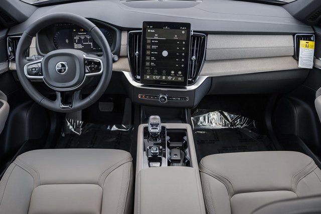 New 2026 Volvo XC90 B6 Plus w/ Protection Package Premier image 20