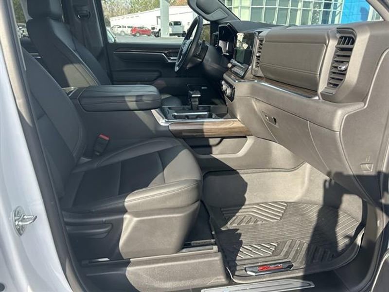 Used 2025 Chevrolet Silverado 1500 LT Trail Boss w/ Convenience Package II AWD/4WD image 26