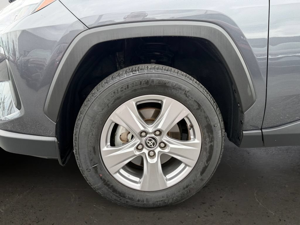 Used 2025 Toyota RAV4 XLE AWD/4WD image 27