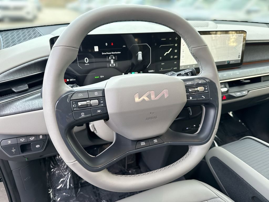 Used 2024 Kia EV9 Land image 11