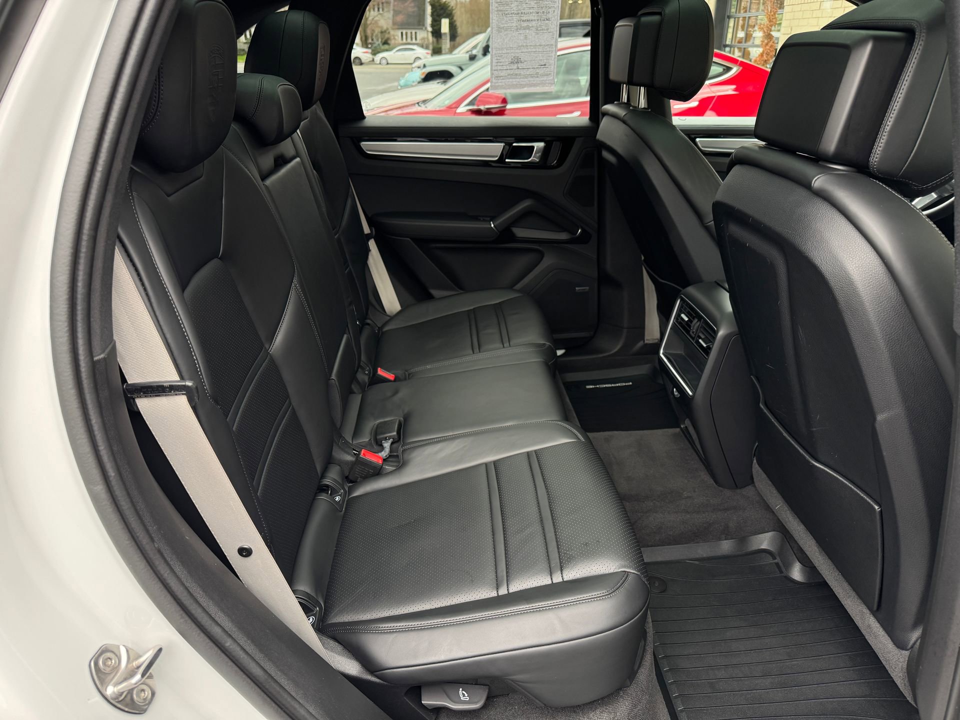 Used 2023 Porsche Cayenne Platinum Edition AWD/4WD image 28