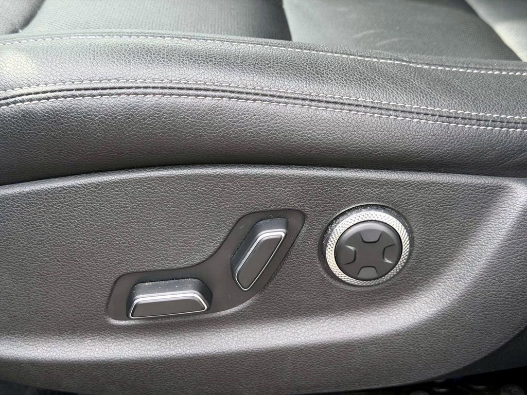 Certified 2025 Genesis GV70 2.5T image 17