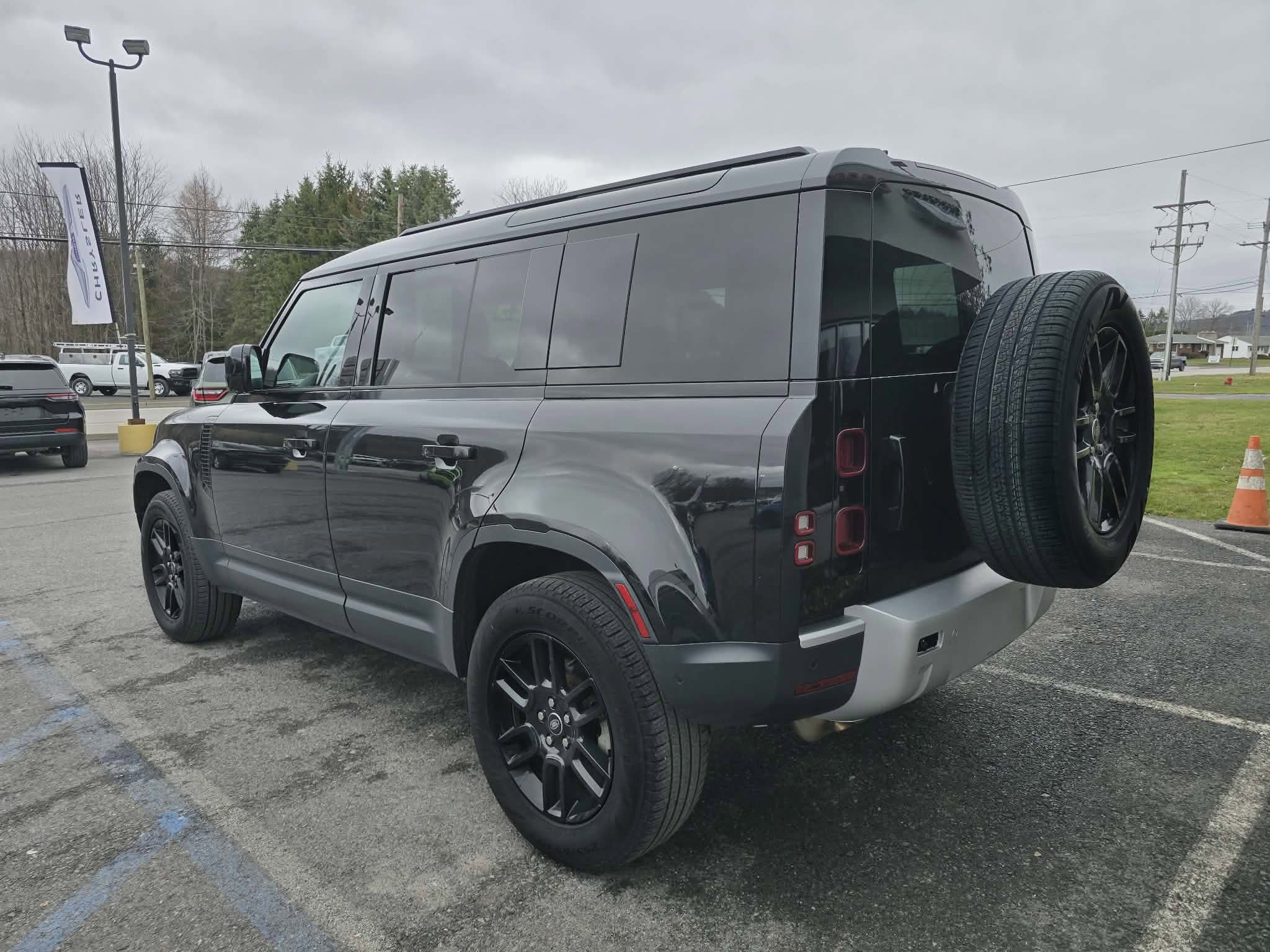 Used 2025 Land Rover Defender 110 S AWD/4WD image 6