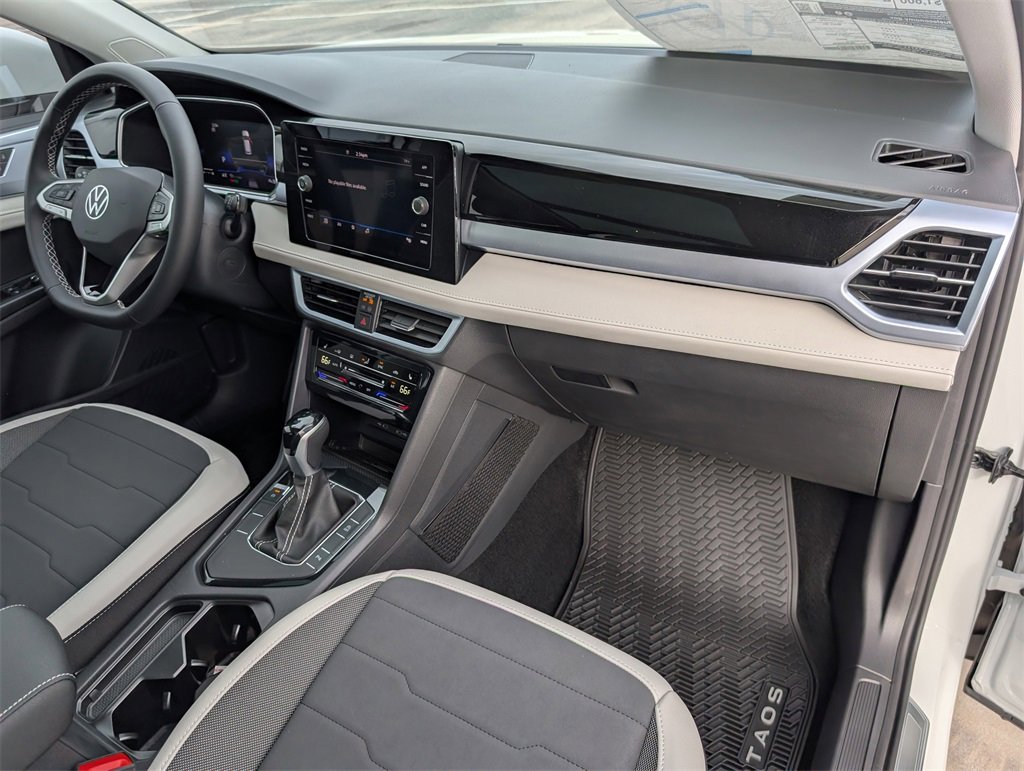 New 2026 Volkswagen Taos SE image 30