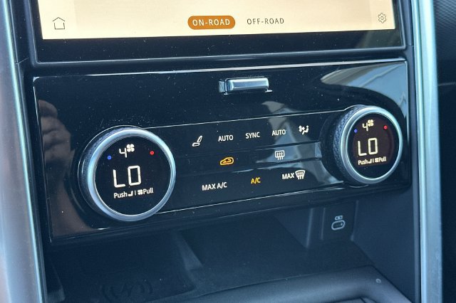 Certified 2025 Land Rover Discovery Dynamic SE AWD/4WD image 19