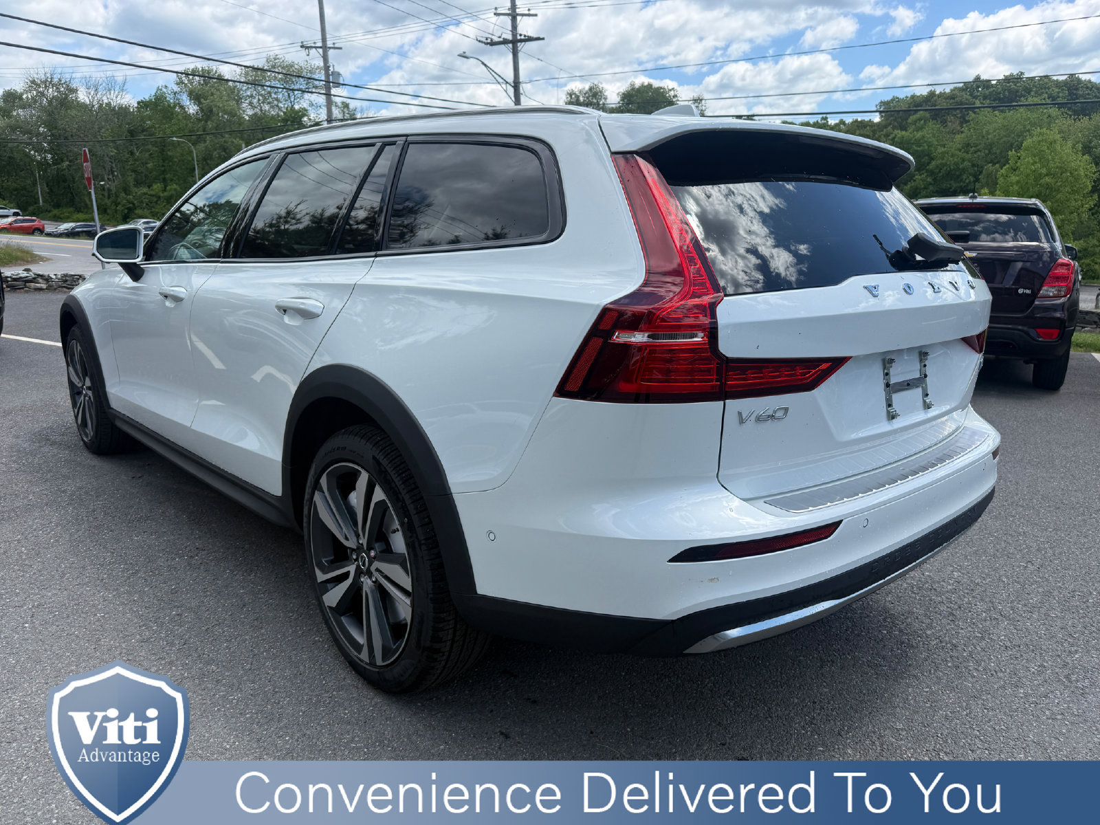 New 2026 Volvo V60 B5 Cross Country Plus w/ Protection Package Premier AWD/4WD image 6