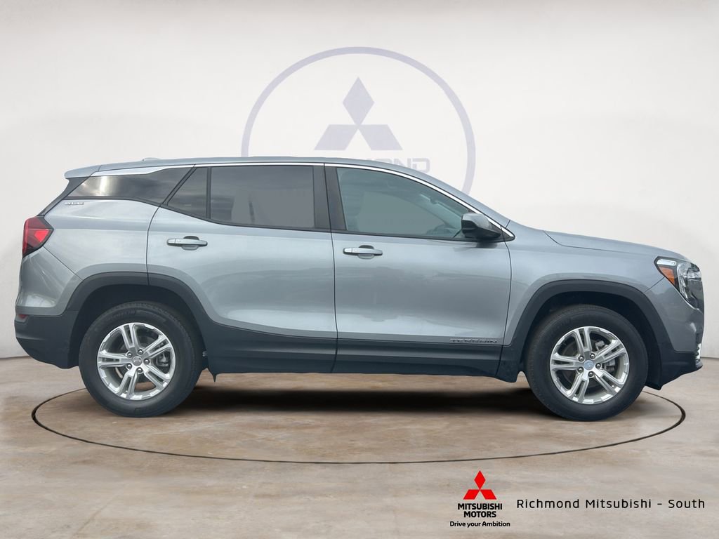 Used 2023 GMC Terrain SLE w/ LPO, Floor Liner Package FWD image 2