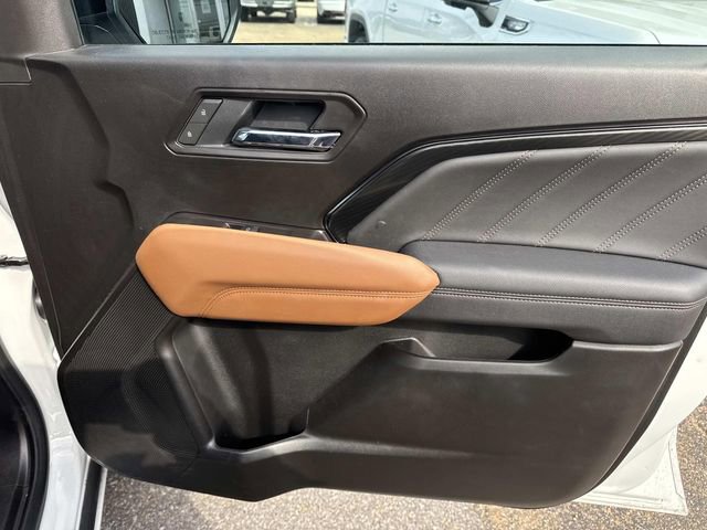 Used 2025 GMC Canyon AT4 image 17