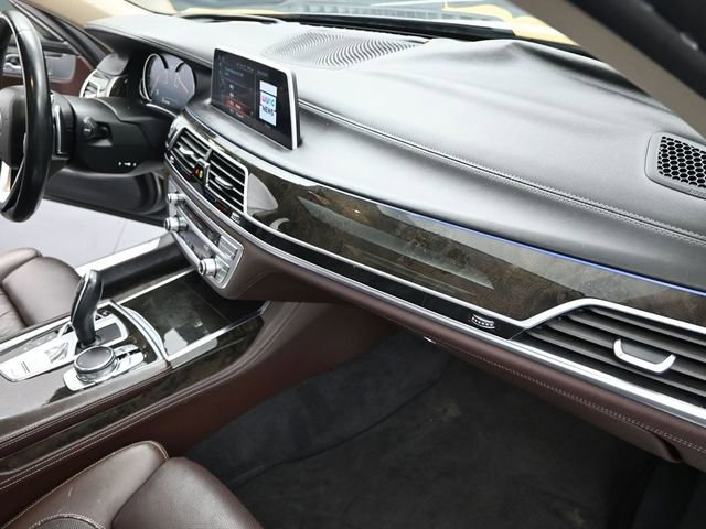 Used 2016 BMW 740i image 24