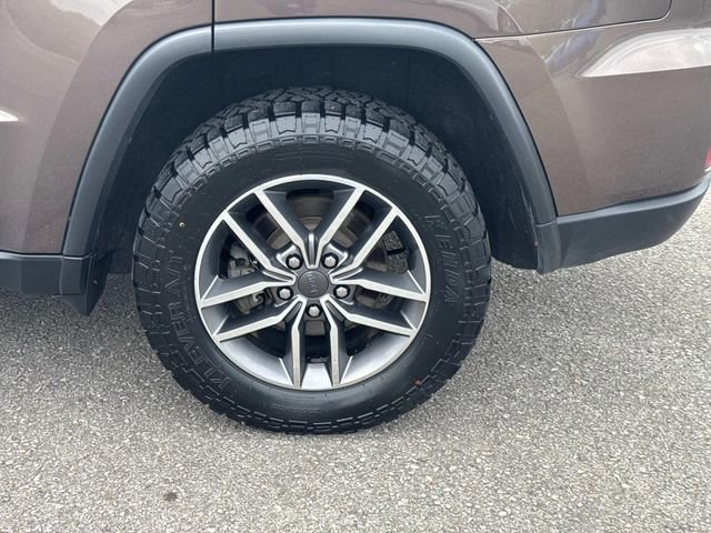 Used 2020 Jeep Grand Cherokee Laredo w/ Laredo X Package AWD/4WD image 12