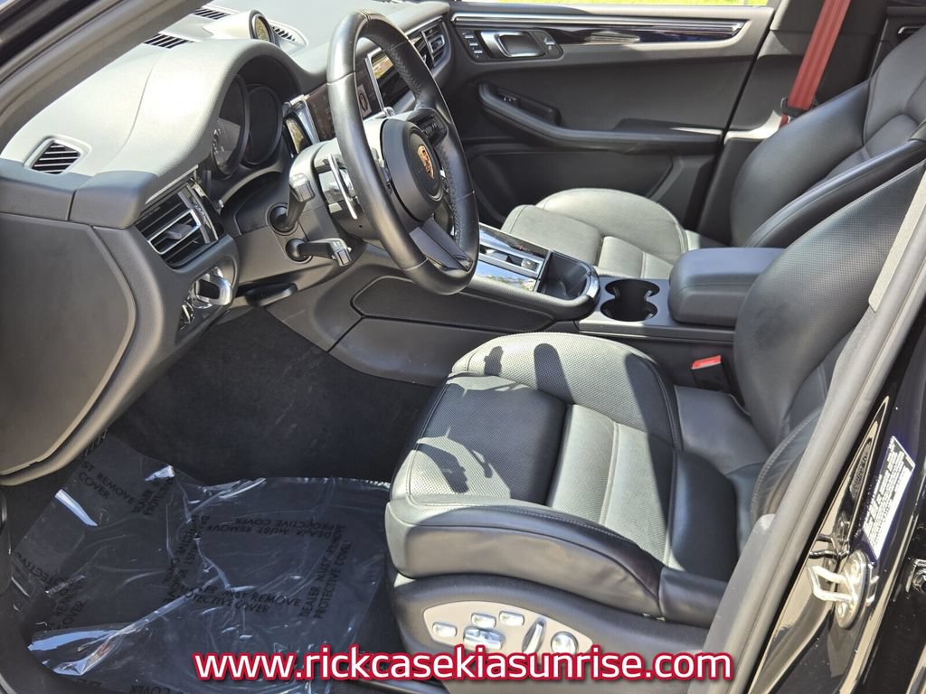 Used 2023 Porsche Macan Turbo AWD/4WD image 10