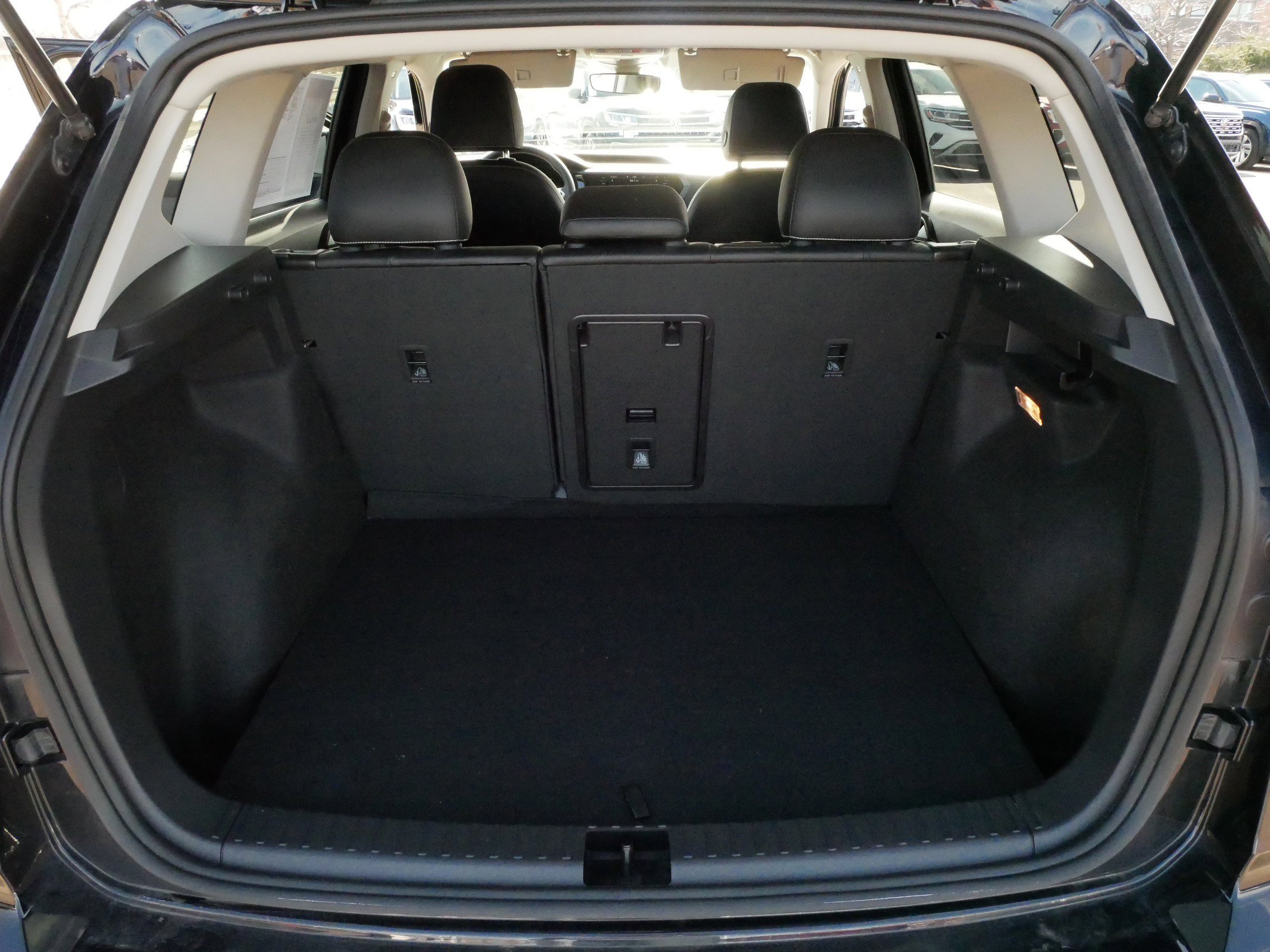 Certified 2023 Volkswagen Taos SE w/ Black Wheel Package image 18