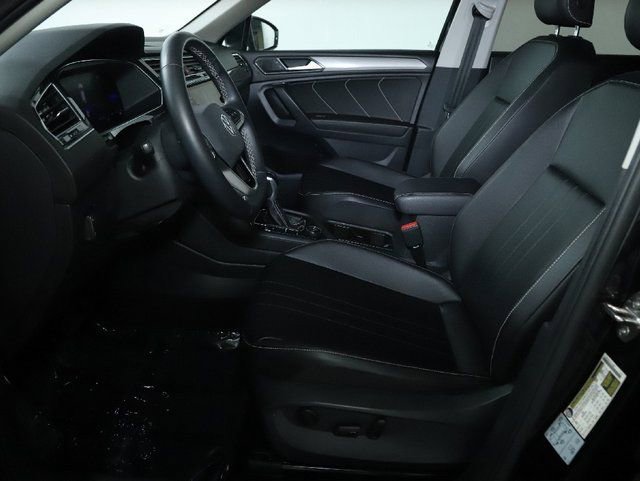 Used 2022 Volkswagen Tiguan SE w/ Panoramic Sunroof Package image 19