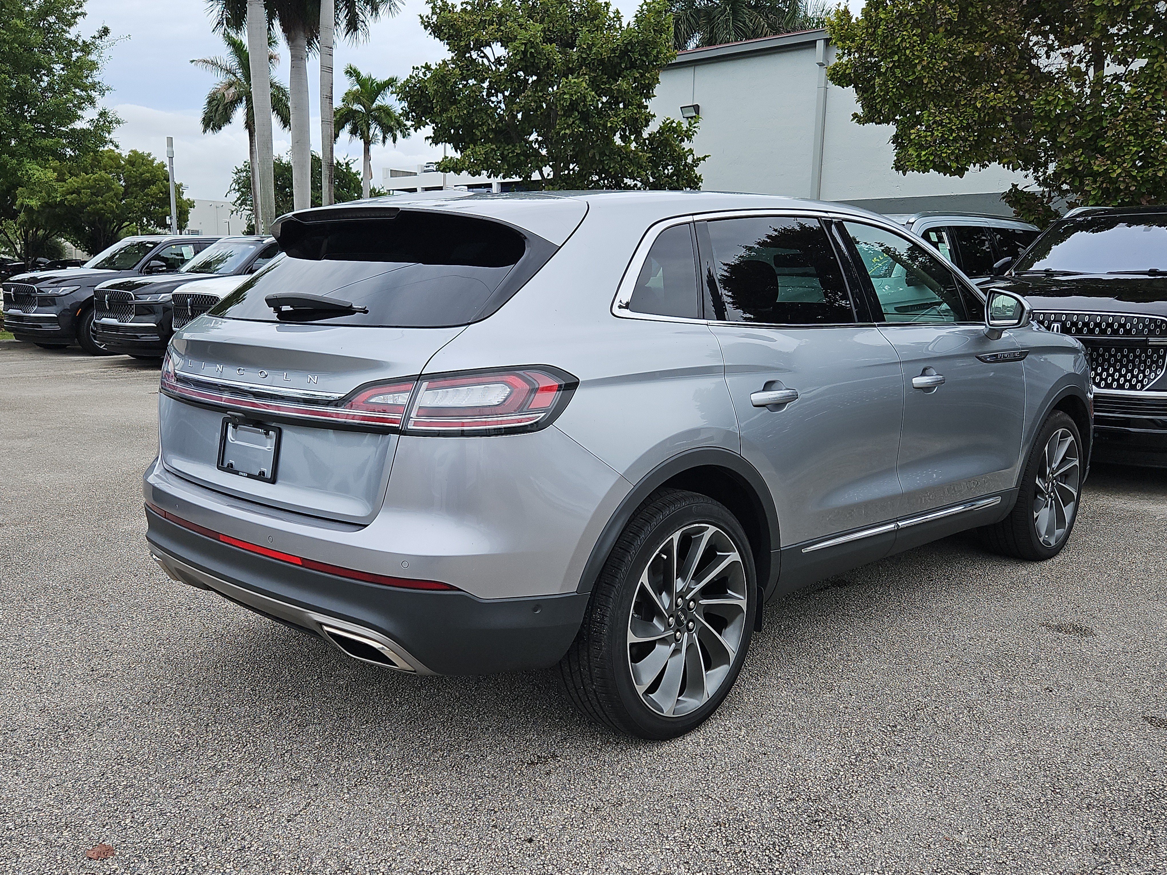Used 2023 Lincoln Nautilus Reserve w/ Equipment Group 201A AWD/4WD image 4
