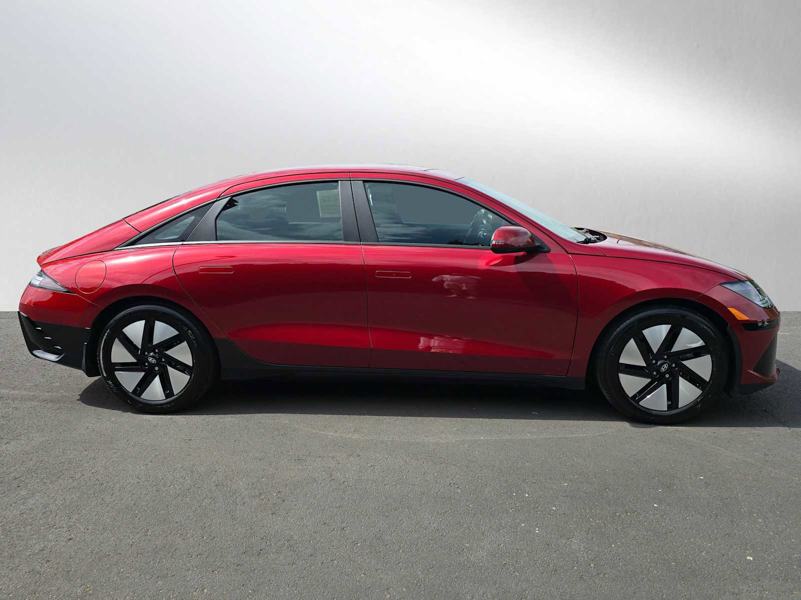 Used 2024 Hyundai Ioniq 6 SE AWD/4WD image 2