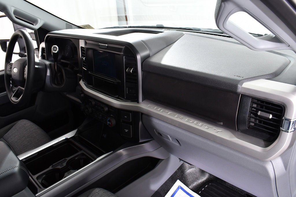 New 2025 Ford F550 4x4 Crew Cab Super Duty w/ XLT Value Package image 15