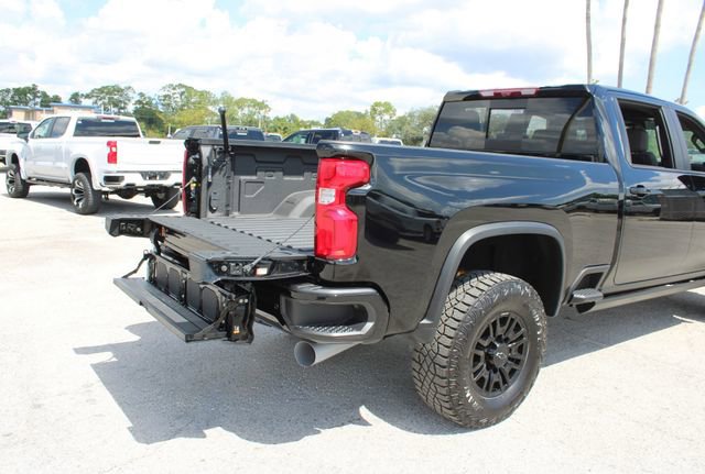 Used 2024 Chevrolet Silverado 2500 ZR2 w/ Technology Package image 11