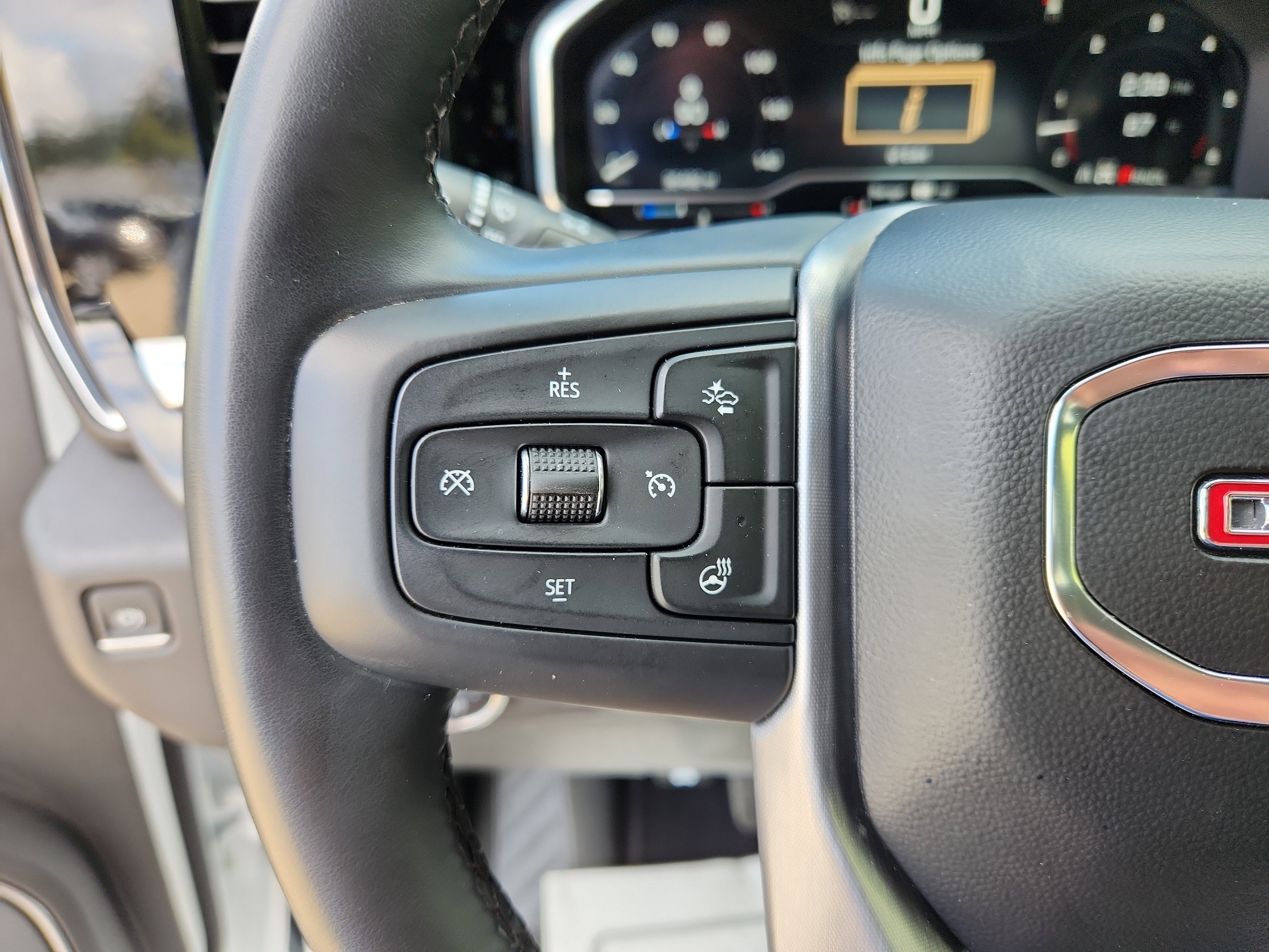 Used 2025 GMC Sierra 1500 SLT image 28