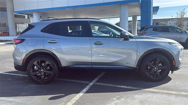 Certified 2025 Buick Envision Sport Touring image 8