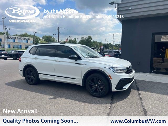Used 2024 Volkswagen Tiguan SE R-Line AWD/4WD image 1