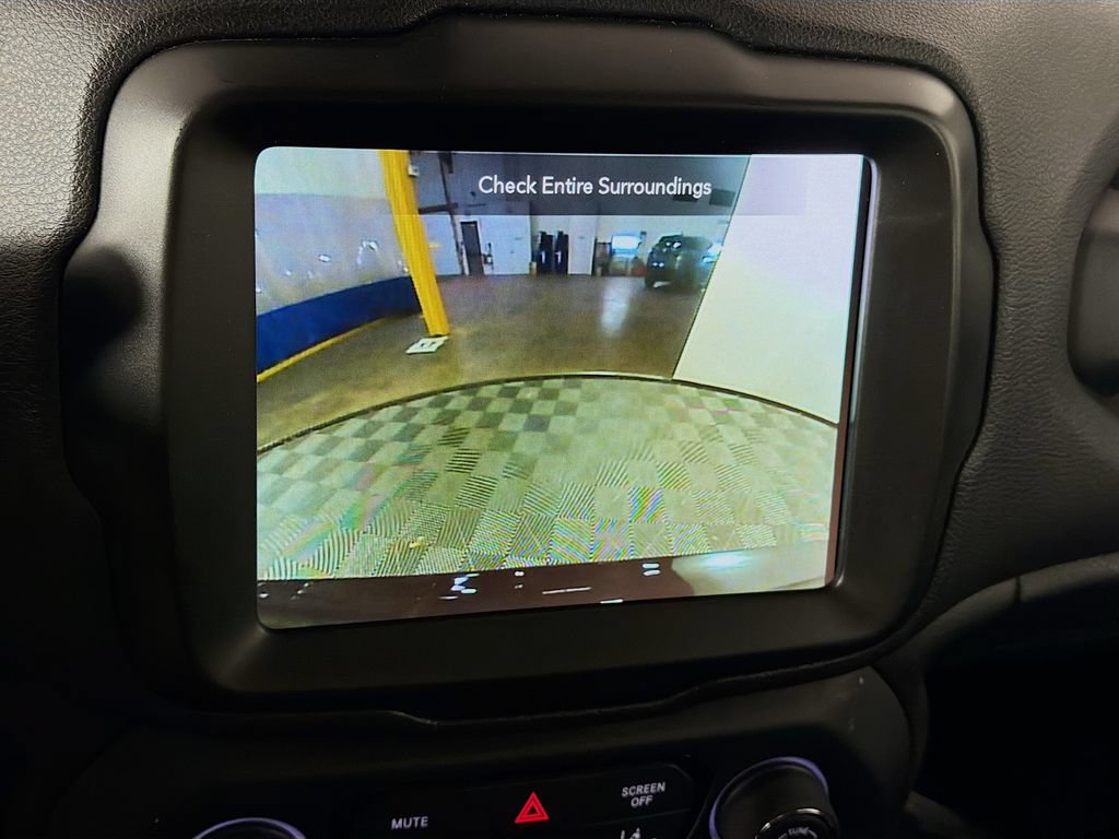 Used 2023 Jeep Renegade Latitude AWD/4WD image 14