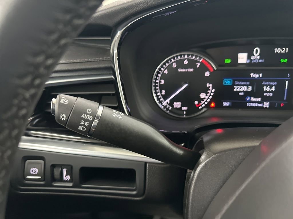 Used 2025 Cadillac XT6 Premium Luxury image 36