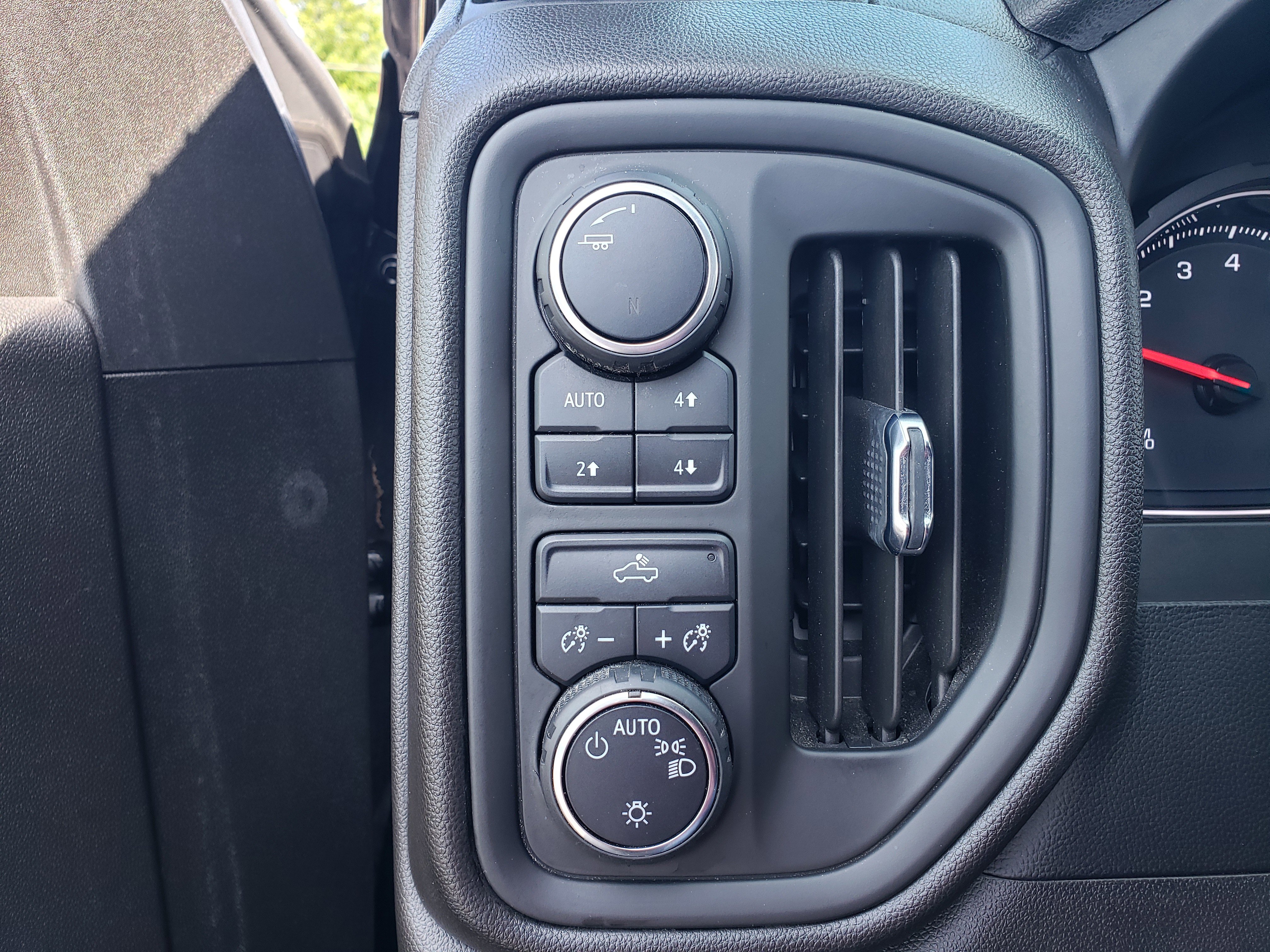 Used 2022 Chevrolet Silverado 1500 Custom Trail Boss w/ Safety Confidence Package AWD/4WD image 12