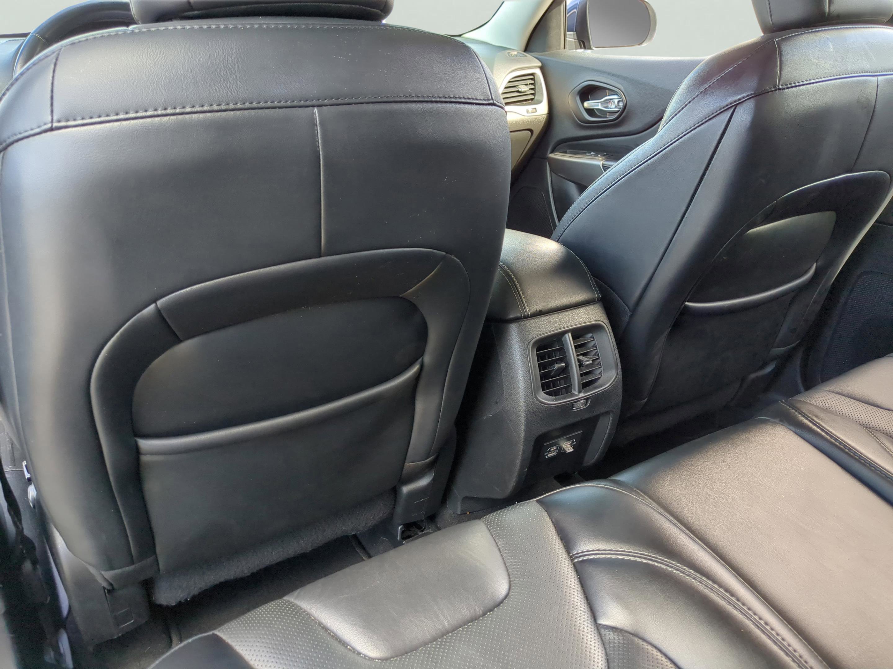 Used 2021 Jeep Cherokee Latitude Lux FWD image 22