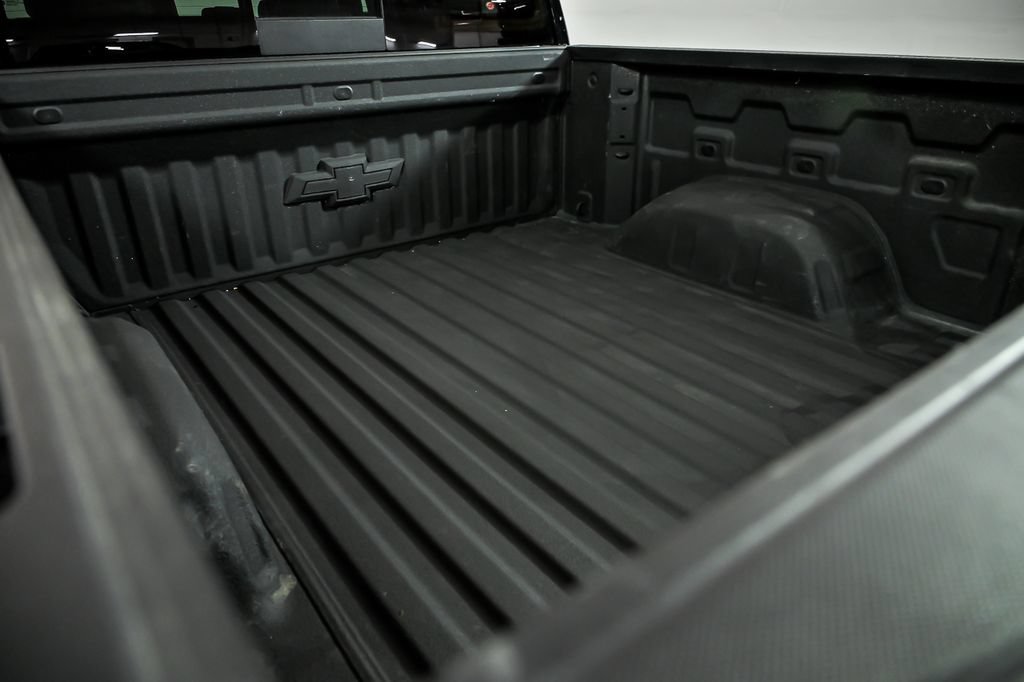 Used 2025 Chevrolet Silverado 1500 ZR2 w/ Technology Package AWD/4WD image 9