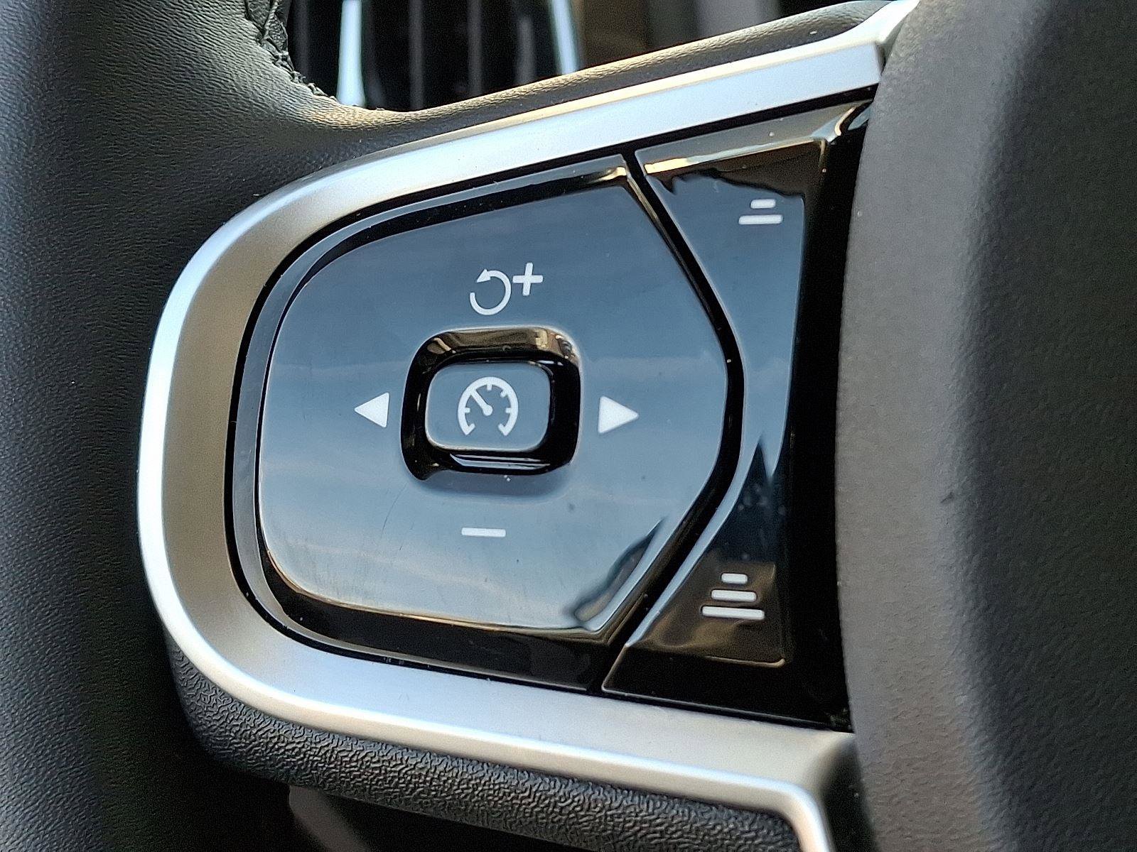 Used 2025 Volvo V60 B5 Cross Country Plus image 22