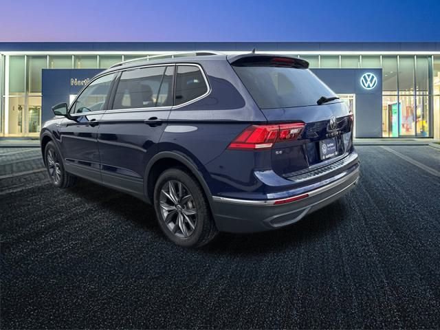 Used 2023 Volkswagen Tiguan SE w/ Panoramic Sunroof Package image 6