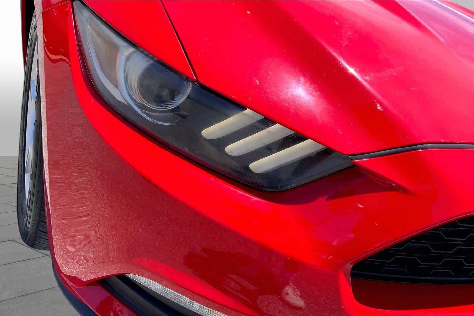 Used 2015 Ford Mustang Coupe RWD image 25