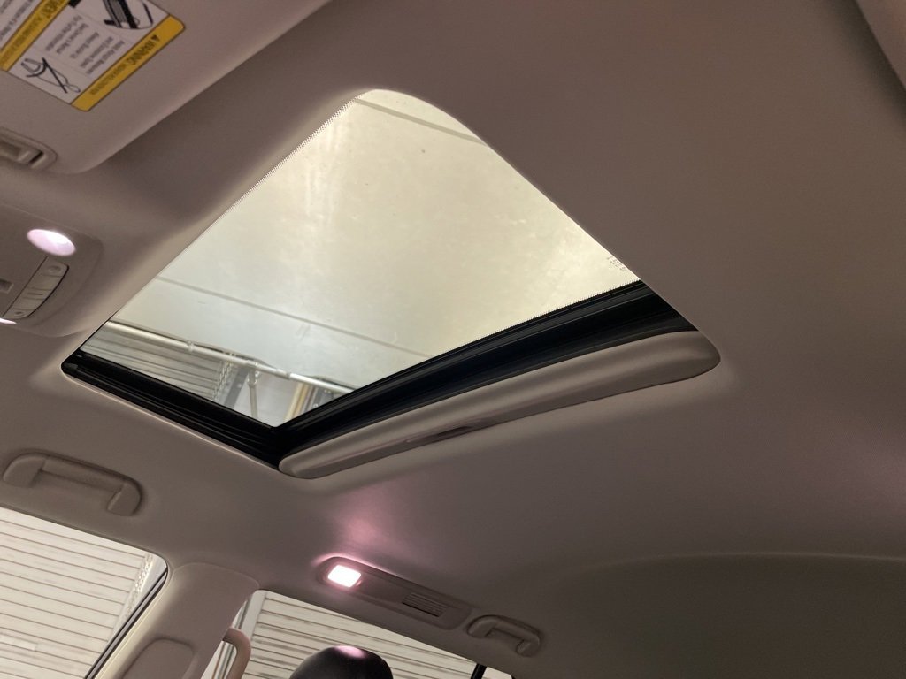 Used 2022 Nissan Armada SL w/ Captain's Chairs Package image 20